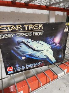 1996 AMT Ertl Star Trek Deep Space Nine USS Defiant Model Kit Sealed DS9 1/420
