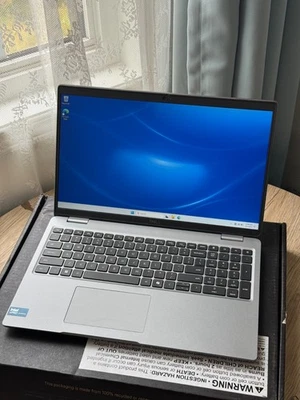 Dell Latitude 5550 Copilot + Pc/Ultra 7 155U/32GB/512GB SSD/15.6"FHD/NPU AI - Image 1 of 4