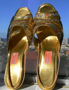 VINTAGE Resort Glam Gold Oriental Made in Hong Kong Sandals size 7 - Picture 1 of 5