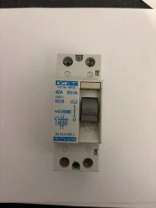 INTERRUPTOR DE CIRCUITO RCCB DOBLE POLO OBTÉN SCHUPA 40 AMP 30mA 40R30. - Imagen 1 de 1