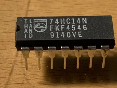 74HC14 - PHILIPS IC - Inversores hexagonales con entradas de gatillo Schmitt, dip-14. Foto 1 de 3