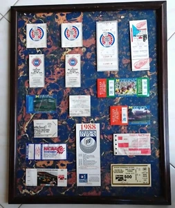 Seltenes 1988 Detroit Red Wings Chicago Bulls Tickets & mehr Poster 18"x24" Rahmen - Bild 1 von 3