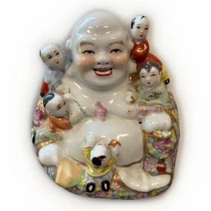 Chinesischer Porzellan Buddha mit Markierungen schöne asiatische Statue mit fünf Kindern - Bild 1 von 6