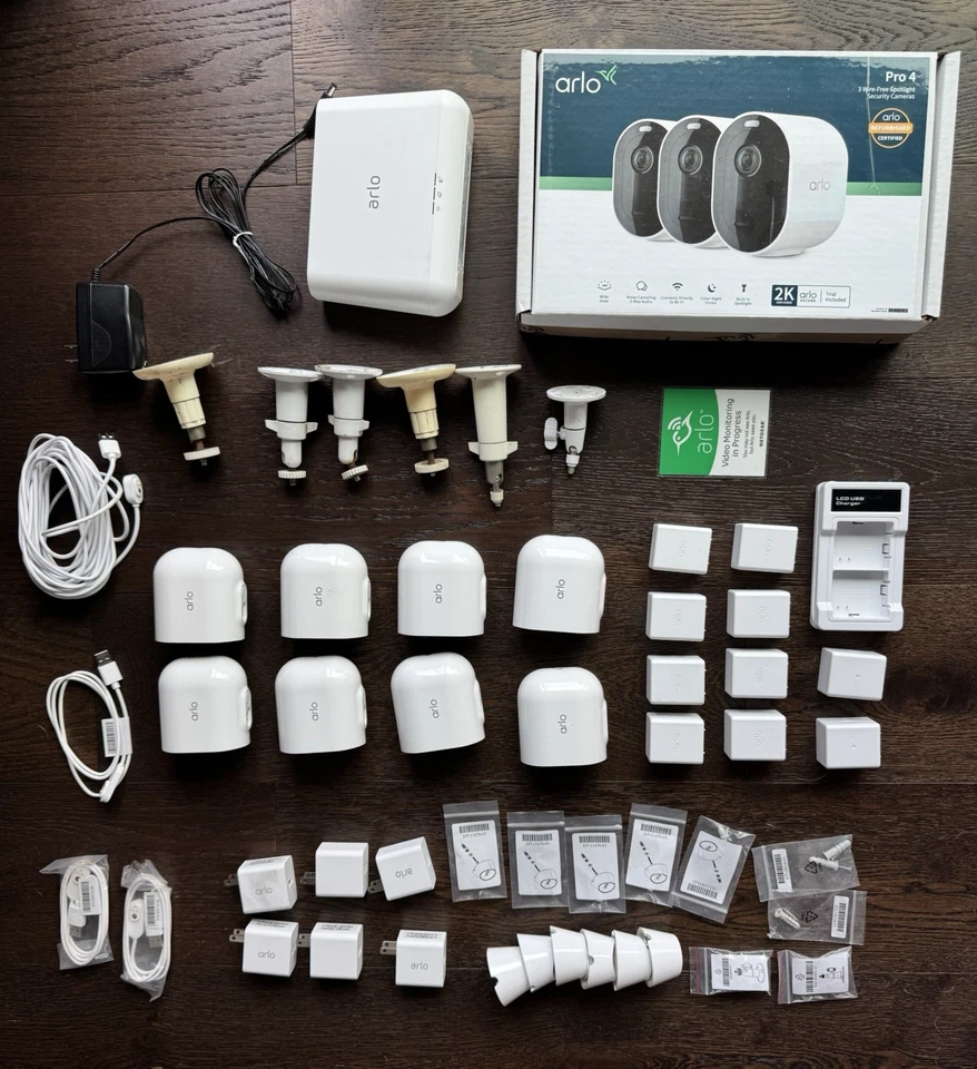 Jackpot! Sistema de mega seguridad inalámbrico de 8 cámaras Arlo Pro 4 con dos cargadores de batería Foto 1 de 4