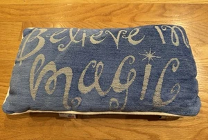 Disney Parks Believe In Magic Dekokissen rechteckig 16×9 Faith Trust Pixie Dust - Bild 1 von 5