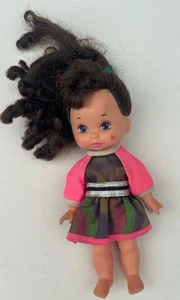 1988 Wee Lil Miss Rock Star Skater bambola 7 pollici Mattel #9735 vestito che cambia colore - Foto 1 di 4