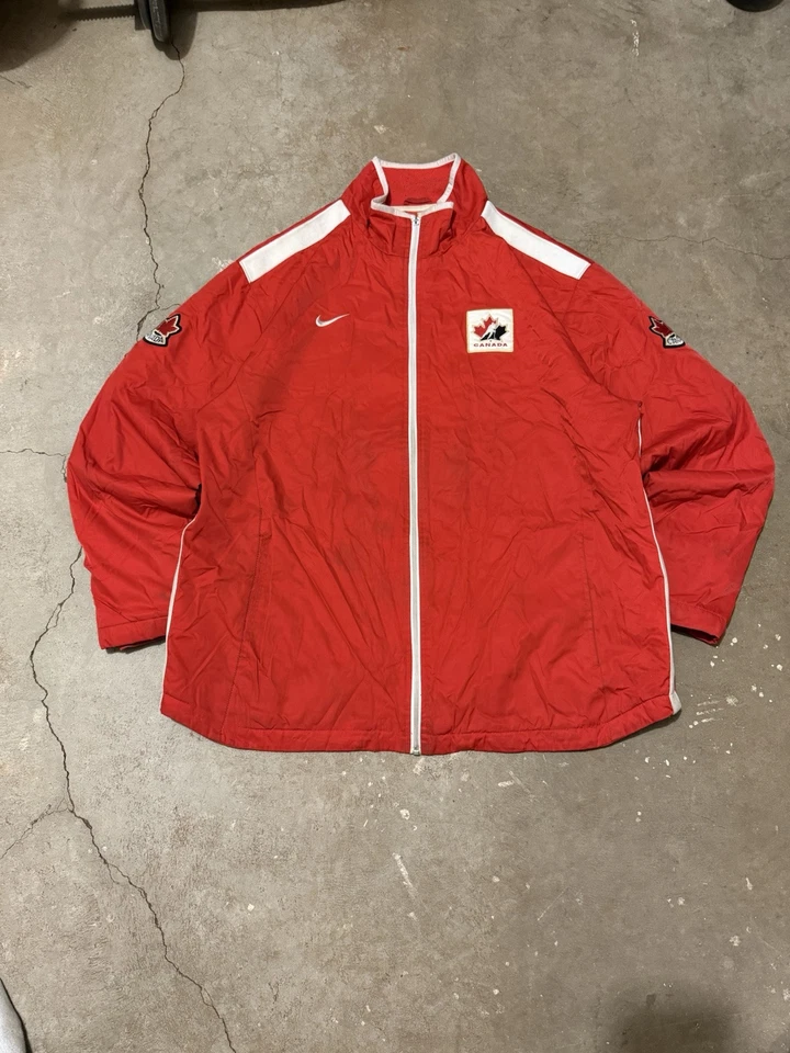 Chaqueta de nailon roja vintage NIKE IIHF Canadá HOCKEY talla interior XXL grande RARA Foto 1 de 4