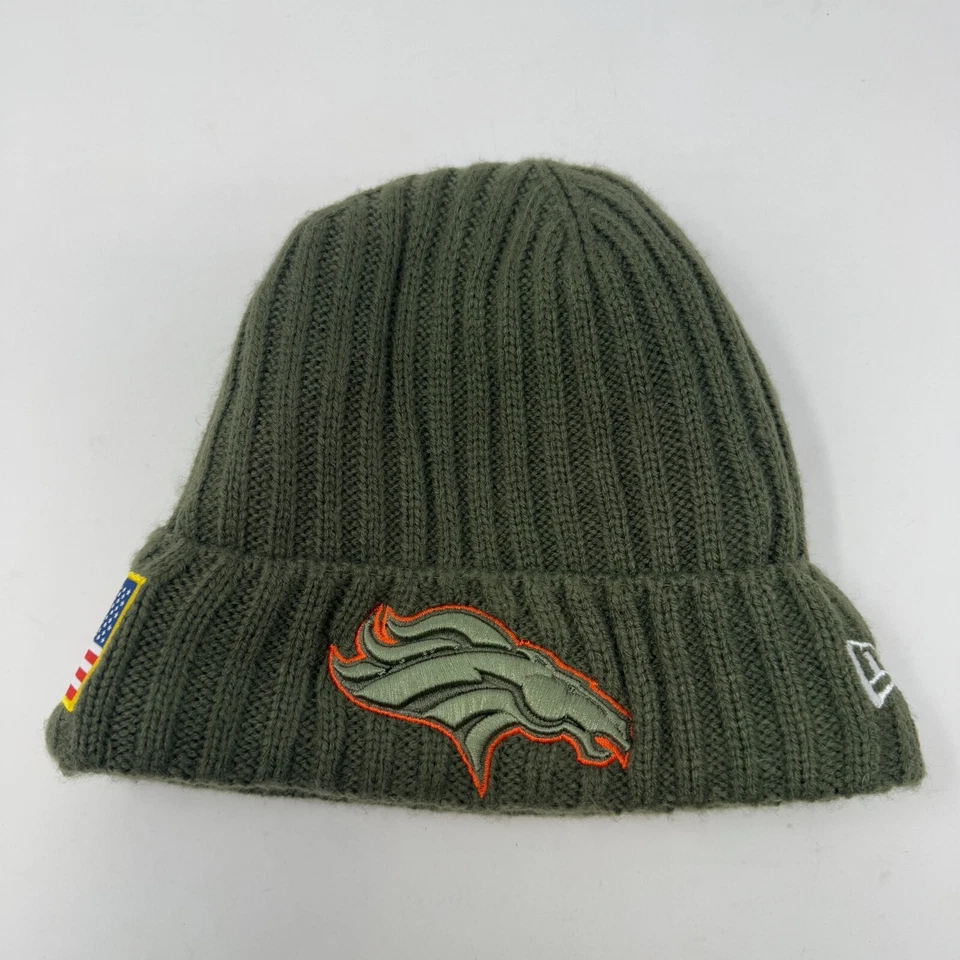 Зеленая зимняя шапка-бини New Era Denver Broncos 2017 NFL Salute To Service для взрослых - Изображение 1 из 4