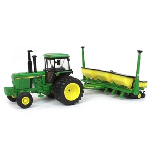 1/64 John Deere 4450 with 7200 Planter, ERTL Prestige Collection 45799 - Picture 1 of 6