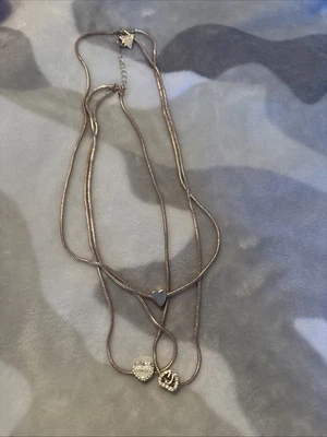 Guess- Collares colgantes corazón en capas tono oro rosa Foto 1 de 3