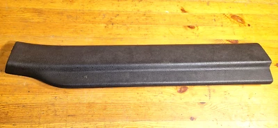 HUMMER H3 FRONT RIGHT PASSENGER  SIDE DOOR SCUFF PLATE OEM 15838214 - Image 1 of 4