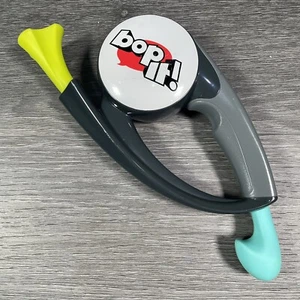 Bop It! Juego electrónico portátil juguete sensorial sonidos Hasbro 2015 fiesta familiar - Imagen 1 de 8
