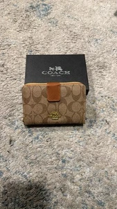 Coach Wallet Women - Picture 1 of 4