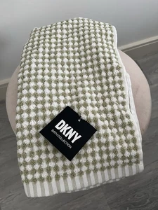 DKNY Guest Hand Towel New With Tags - Picture 1 of 4