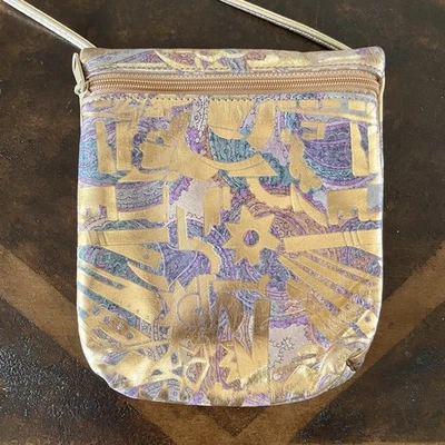 Bandolera Paul Joseph de cuero estampado dorado Foto 1 de 4