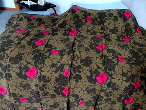 ITALIAN SILK - CHESTNUT BROWN WITH FUSCHIA FLOWERS - 44"WIDE - 1 1/2 YARDS LONG - Imagen 1 de 3
