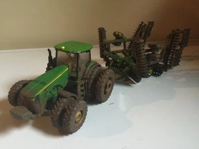 1/64 4wd Tractor Custom Muddy 8320R John Deere 8320r with matching disc - Image 1 of 2