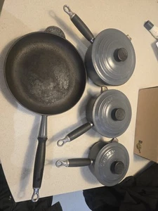 Le Creuset Cast Iron Cooking Saucepan Set Frying Pan Grey - Picture 1 of 13