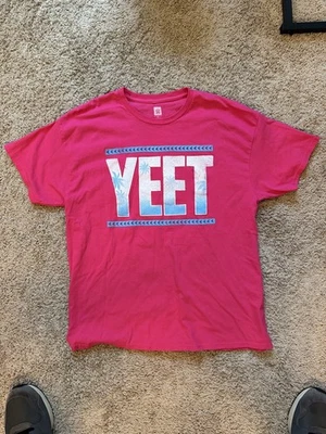 Camiseta WWE Jey Uso "YEET" Rosa XL Auténtica Camiseta Tropical Evento Principal Palmera Foto 1 de 3