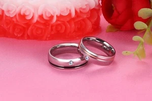 Anillo de pareja con incrustaciones de circón personalizado de acero inoxidable rosa/negro regalo de San Valentín - Imagen 1 de 12
