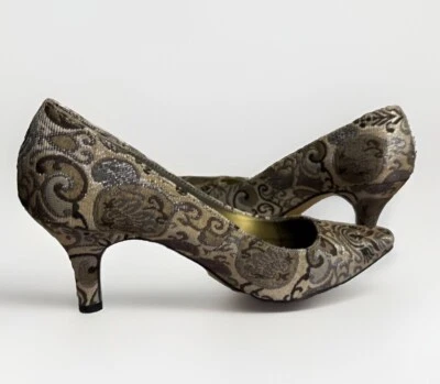 Zapatos de salón clásicos de tela con estampado de tapiz geométrico topo KAREN SCOTT Clancy para mujer 7” Foto 1 de 4