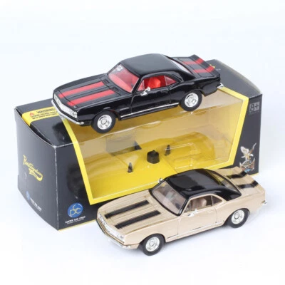Литая модель автомобиля Chevrolet Camaro Z28 1967 года в масштабе 1:43 игрушка Road Signature - Изображение 1 из 4