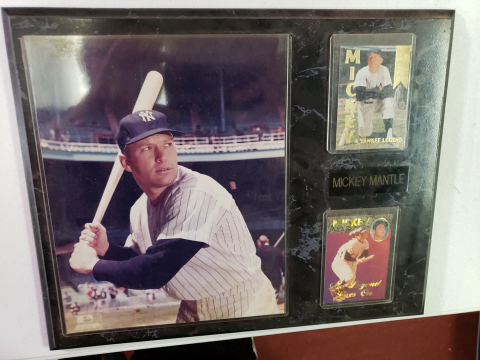 MICKEY MANTLE 15x12 ENMARCADO con 8x10 y 2 tarjeteros Foto 1 de 4