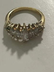 Anillo de compromiso redondo Avon tono oro 5 marquesa y 4 talla 6 - Imagen 1 de 6