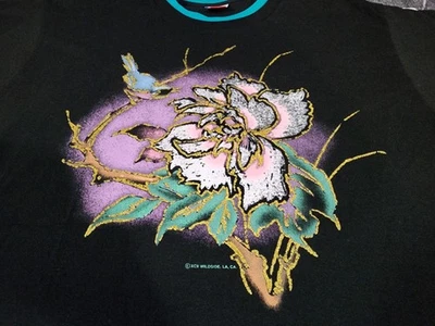 Camiseta Vintage Fofa Flor de Pássaro Anos 90 Ponto Único EUA Masculina Grande Ouro Preto - Imagem 1 de 4