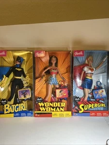 2003 Barbie As Wonder Woman, Barbie As Batgirl, Barbie As Supergirl DC Set *NEW* - Picture 1 of 7