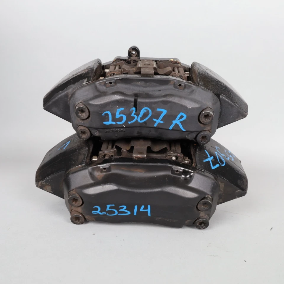 Juego de pinzas de freno delanteras Mercedes ML430 2000-2001 Brembo 1634210698 OEM usadas Foto 1 de 4