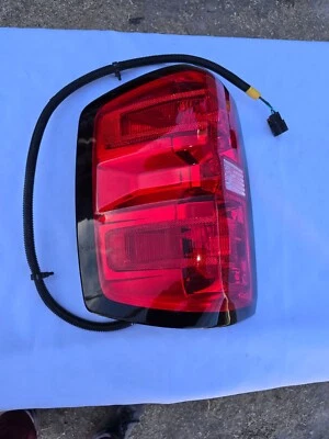Luz trasera de fábrica para camioneta Chevy Silverado 1500 2500 2014-2018 conductor derecho GM-19 Foto 1 de 3