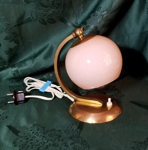 LAMPADA TAVOLO ART DECO' ANNI '30 IN OTTONE E VETRO BOEMIA COMPLETA FUNZIONANTE - Foto 1 di 13