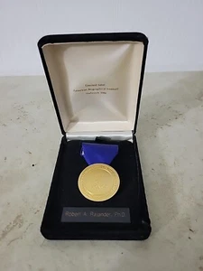 Medaglia American Biographical Institute 1986 edizione limitata con custodia - Foto 1 di 5