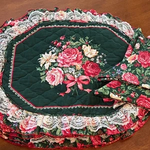 VTG 80s Quilted Christmas Placemats Set of 6 with Matching Napkins Floral Lace - Picture 1 of 10