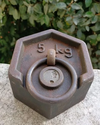 Ancien Poids 5kg Hexagonal  en Fonte pour Balance  - Photo 1/2