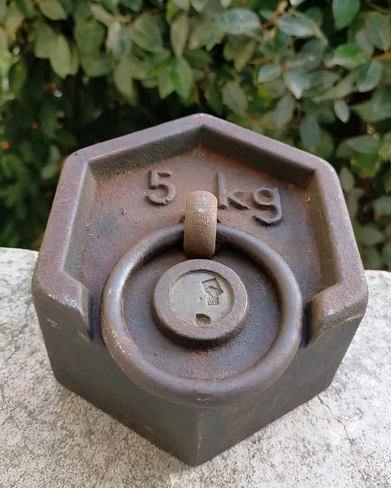 Ancien Poids 5kg Hexagonal  en Fonte pour Balance  - Photo 1/2