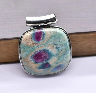 Pendente In Gemma Di Fuchsite Rubino Etnico Fatto A Mano Gioielli 1,5" P 5338 - Immagine 1 di 4