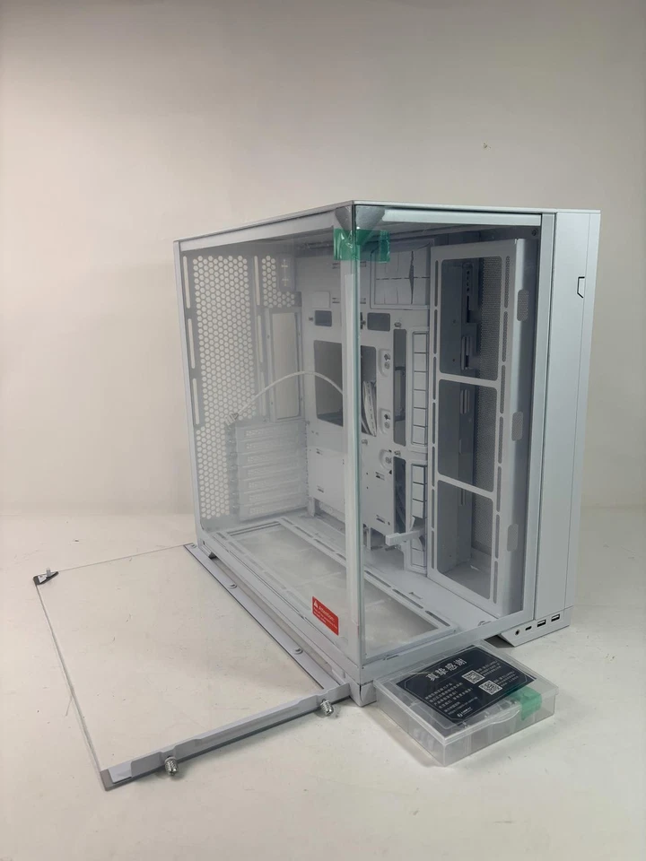 Lian Li O11Vision Compact White-Steel-Tempered Glass ATX Mid Tower Computer - Image 1 of 4