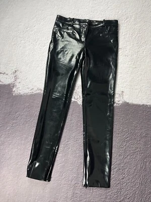 Versace charol vinilo brillante pantalones informales pantalones Foto 1 de 4