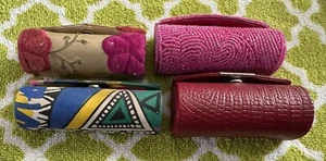 Vintage 4-teiliges Set Lippenstift Halter Etui mit Spiegel Perlen MK Signature Retro + zwei - Bild 1 von 5