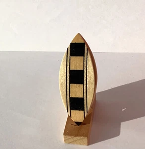 Tatting shuttle with mahogany and birch inlay 2.5" long - Picture 1 of 6