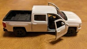 WELLY 2017 CHEVY SILVERADO 4 DOOR PICK UP TRUCK 1:27 WHITE FREE SHIP - Picture 1 of 7