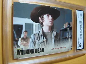 THE WALKING DEAD 2014 PROPRIO DIETRO L'ANGOLO CARL GRIMES # 55 GRADO 10 L@@K - Foto 1 di 1
