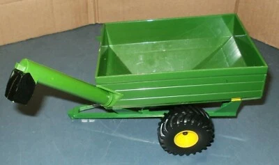 JOHN DEERE TOY FEED WAGON 8 1/2" LONG X 5" WIDE X 4" TALL A0516YL01 - Image 1 of 4