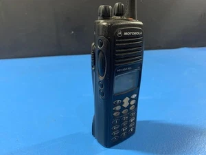 Motorola HT1550 XLS UHF 450-527Mhz Radio W/ Battery AAH25SDN9DU8AN - Picture 1 of 11