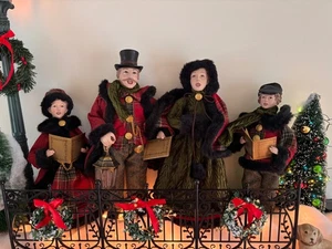 Valerie Parr Hill Dickens Carolers Weihnachten Familie 4er Set mit zusätzlichem Zubehör - Bild 1 von 16