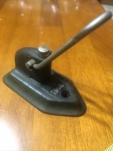 Vintage Military Issue Cast Iron #57 Wilson Jones Co Single Hole Punch Green - Bild 1 von 7