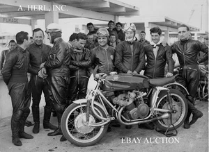 MV 1953 Mannschaft Lomas - Sandford - Graham - Colombo - Ubbiali - Bandirola - Copeta - Bild 1 von 1