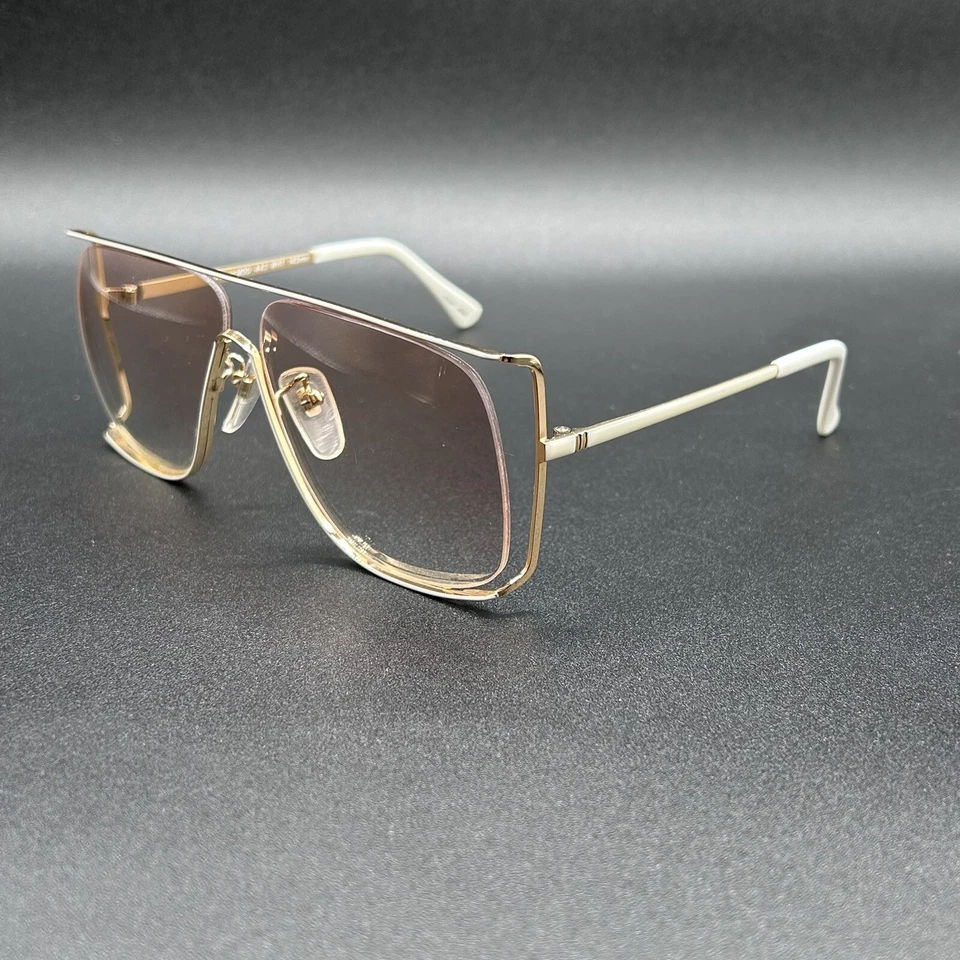 Gafas de sol Tura MOD 443 DE COLECCIÓN BLANCAS doradas con calcetines blancos degradados Japón 143 mm usadas Foto 1 de 4